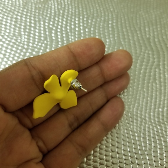 Lily Flower Earrings Floral Statement - Picture 7 of 8